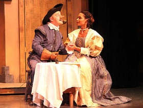 Todd Gillenardo en Cyrano et Andrea Purnell en Roxane © St. Louis Shakespeare